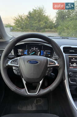 Седан Ford Fusion 2015 в 