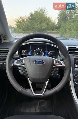 Седан Ford Fusion 2015 в 