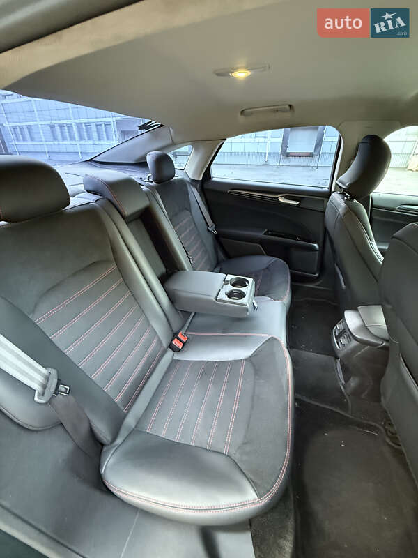 Седан Ford Fusion 2015 в Дніпрі