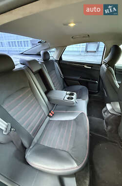 Седан Ford Fusion 2015 в 