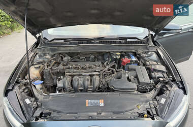 Седан Ford Fusion 2015 в 