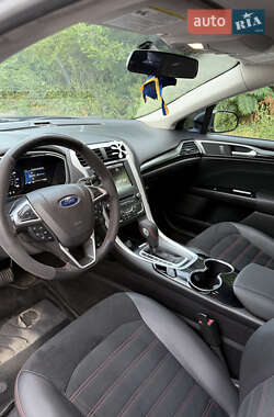 Седан Ford Fusion 2015 в 