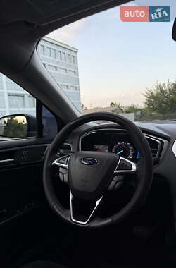 Седан Ford Fusion 2015 в 
