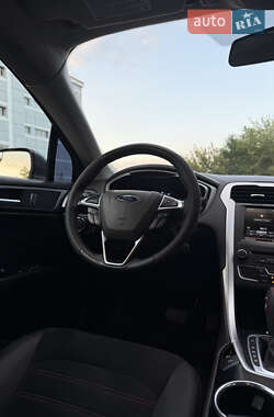 Седан Ford Fusion 2015 в 