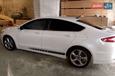 Седан Ford Fusion 2015 в 
