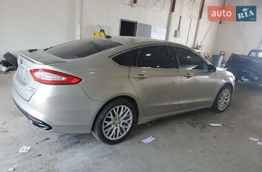 Седан Ford Fusion 2015 в 