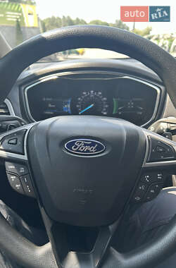 Седан Ford Fusion 2019 в 