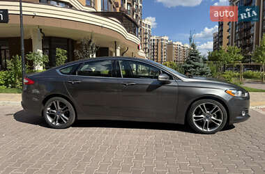 Седан Ford Fusion 2015 в 