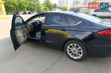 Седан Ford Fusion 2019 в 
