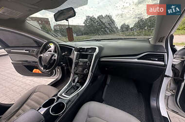 Седан Ford Fusion 2013 в 