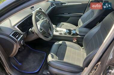 Седан Ford Fusion 2014 в 