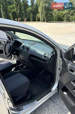 Хэтчбек Ford Fusion 2011 в 