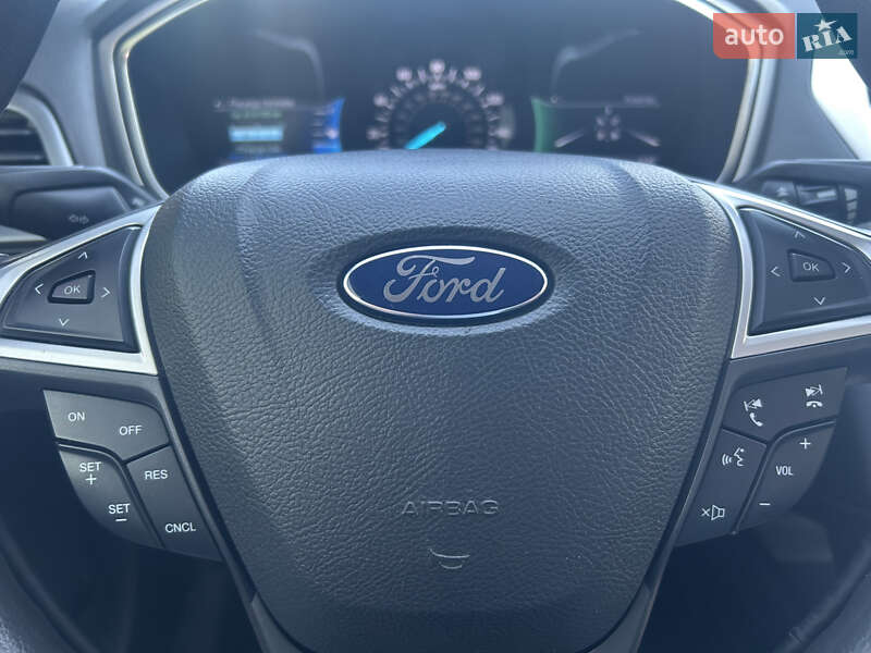 Седан Ford Fusion 2016 в Харкові