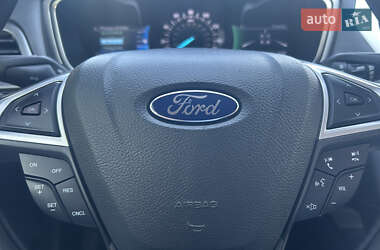 Седан Ford Fusion 2016 в 