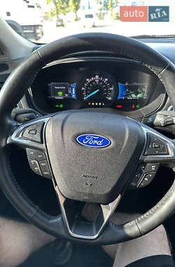Седан Ford Fusion 2017 в 