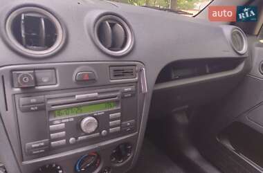 Хэтчбек Ford Fusion 2010 в 