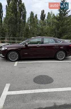 Седан Ford Fusion 2016 в 