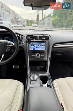 Седан Ford Fusion 2016 в 