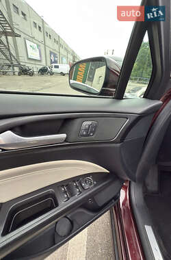 Седан Ford Fusion 2016 в 