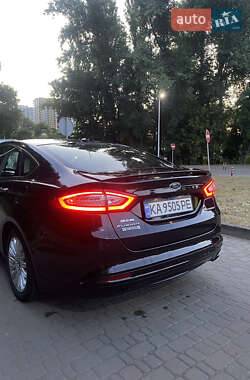 Седан Ford Fusion 2013 в 