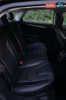 Седан Ford Fusion 2013 в 