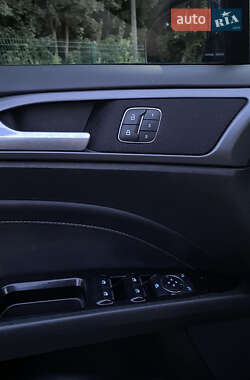 Седан Ford Fusion 2013 в 