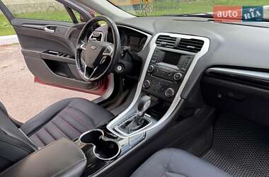 Седан Ford Fusion 2015 в 