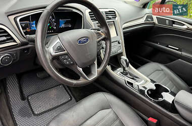 Седан Ford Fusion 2015 в 
