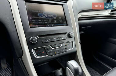 Седан Ford Fusion 2015 в 