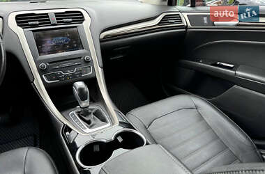 Седан Ford Fusion 2015 в 