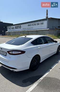 Седан Ford Fusion 2015 в 