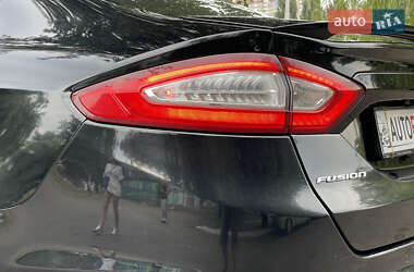 Седан Ford Fusion 2016 в 
