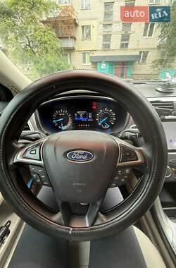 Седан Ford Fusion 2016 в 