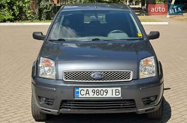 Хэтчбек Ford Fusion 2003 в Шполе