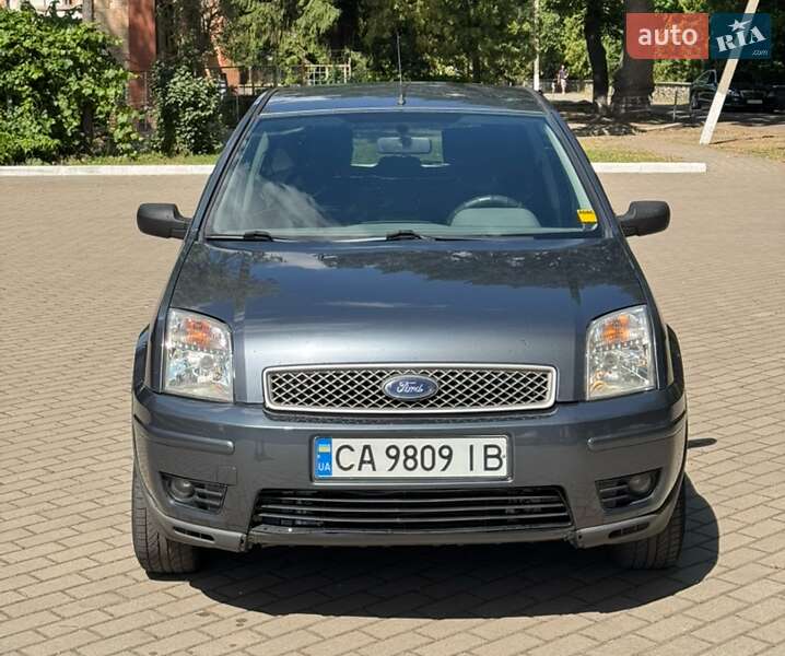 Хэтчбек Ford Fusion 2003 в 