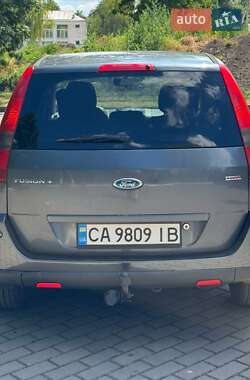Хэтчбек Ford Fusion 2003 в 