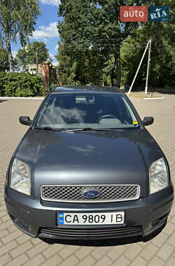 Хэтчбек Ford Fusion 2003 в 