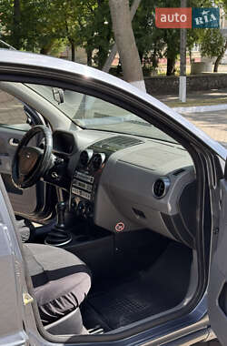 Хэтчбек Ford Fusion 2003 в 