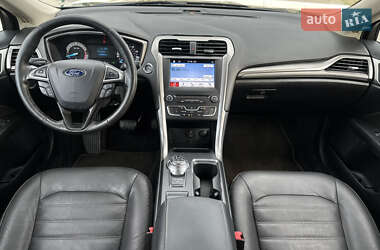 Седан Ford Fusion 2017 в 