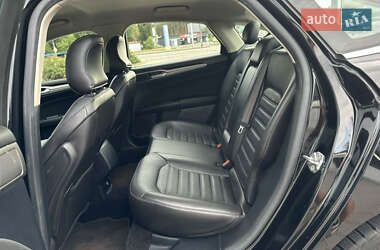 Седан Ford Fusion 2017 в 