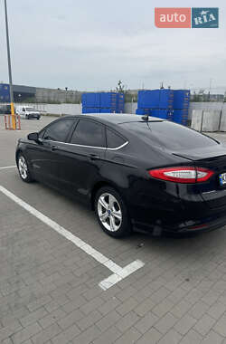Седан Ford Fusion 2013 в 