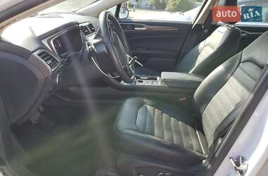 Седан Ford Fusion 2017 в 