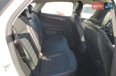 Седан Ford Fusion 2017 в 