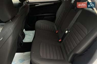 Седан Ford Fusion 2019 в 