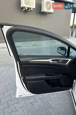 Седан Ford Fusion 2013 в 