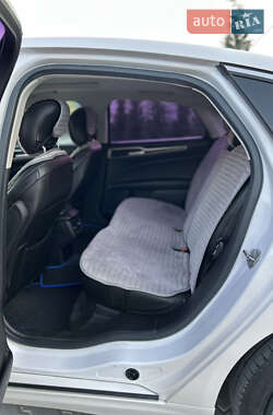 Седан Ford Fusion 2013 в 