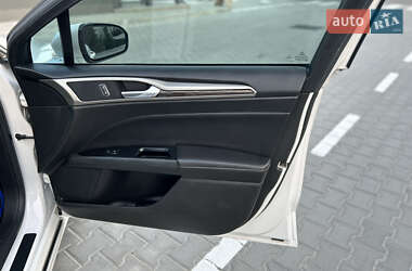 Седан Ford Fusion 2013 в 