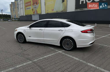 Седан Ford Fusion 2016 в 