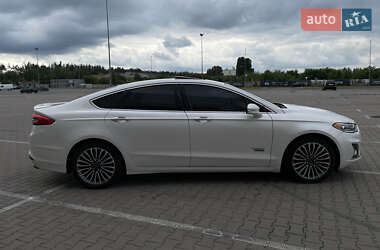 Седан Ford Fusion 2016 в 