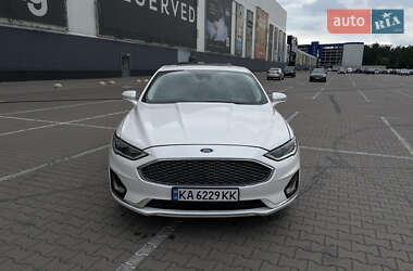 Седан Ford Fusion 2016 в 